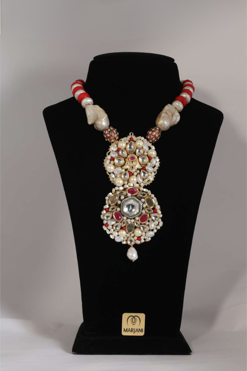 A Masterpiece of Heritage Craftsmanship set 1 marjani by mona